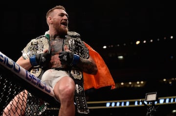 Mcgregor hace historia de la UFC al unificar los títulos del peso pluma y ligero (13/11/2016)