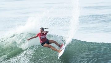 Nadia Erostarbe hace historia para el surf español