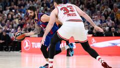 Barcelona's Spanish guard #09 Ricky Rubio vies with Olympiacos Piraeus' Greek guard #33 Nikola Milutinov (R) during the Euroleague quarter-final second fifth basketball match between FC Barcelona and Olympiakos Piraeus at the Palau Blaugrana arena in Barcelona on May 8, 2024. (Photo by Josep LAGO / AFP)