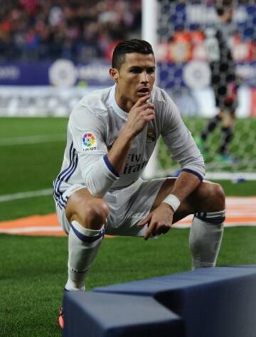 Cristiano Ronaldo firmó su segundo 'hat-trick' en el Calderón desde que viste de blanco. 