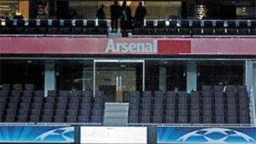 <b>ESTRENO. </b>El Sevilla se ejercitó ayer en el Fly Emirates, escenario del duelo de esta noche.