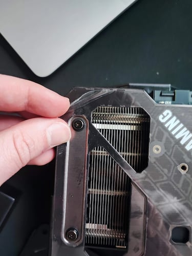 Compra una tarjeta gráfica nueva y al ir a reemplazarla descubre un detalle de la tarjeta anterior que pasó por alto durante 2 años