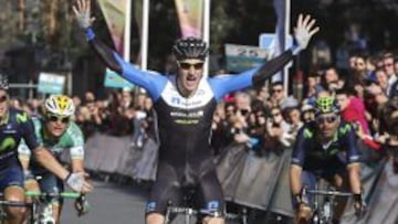 El irlandés Sam Bennet se llevó el sprint en Roquetas de Mar.