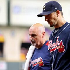 Braves pitcher Morton plays on with broken leg