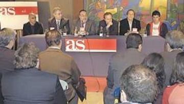 <b>EMCUENTRO DE ASES. </b>Movilla, Suárez, Alfredo Relaño, Pardeza, Víctor Muñoz y Villa, ayer en Zaragoza.