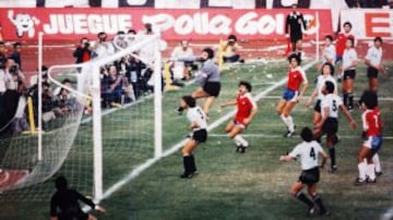 Jorge Aravena anotó el llamado 'Gol Imposible' en el duelo ante Uruguay por las Eliminatorias México 1986. 2-0 ganó la Roja en el estadio Nacional.