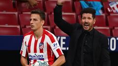 Arias, en un partido del Atl&eacute;tico junto a Simeone.