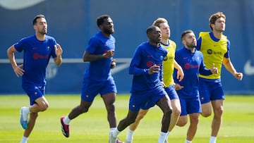 Dembélé no llega al partido, aunque ayer se entrenó con el grupo.