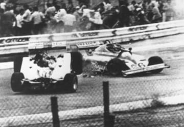 Tom Pryce murió en un trágico accidente en el GP de Sudáfrica de 1977.  La muerte de Pryce se produjo en la vuelta 22 del Gran Premio de Kyalami (Sudáfrica) de 1977, cuando no pudo esquivar al comisario de pista Jansen Von Vuuren de 19 años, al intentar éste y otro comisario más cruzar la pista para apagar el fuego que se había generado al otro lado del trazado en el coche del piloto italiano Renzo Zorzi, compañero de equipo de Tom en Shadow . El impacto provocó la muerte instantánea del comisario, y la mala fortuna quiso además que el extintor que éste portaba impactara en la cabeza de Pryce, semidecapitándolo y matándolo en el acto