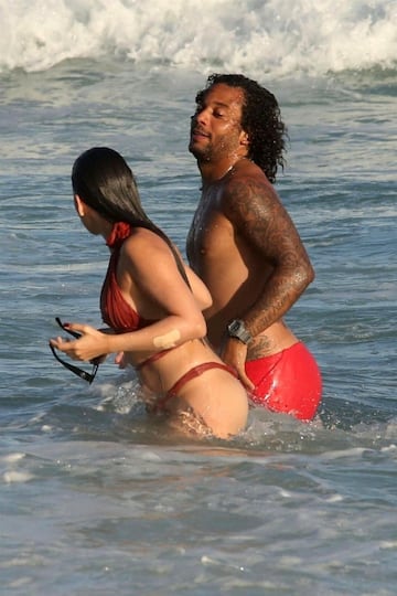 Marcelo relaxes with his family at the beach in Rio de Janeiro.