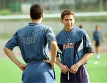 Debuta el 23 marzo 1997, en el Hrcules-Espanyol. Tamudo marc un gol crucial para la permanencia del Espanyol. Es un da histrico para los pericos, pues se considera que marc el destino de su jugador ms importante y, por tanto, del club.