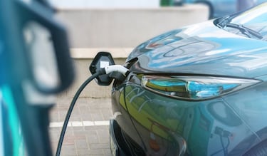 Adiós a la placa verde: Autos híbridos se quedan sin el holograma exento por esta razón 