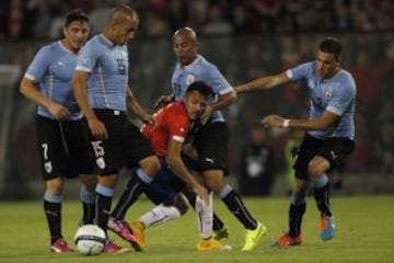 Alexis S&aacute;nchez fue el mejor y Uruguay lo control&oacute; mejor en el segundo lapso.