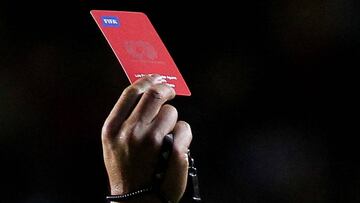 A falta de cinco jornadas de la fase regular tres equipos siguen “limpios” en la lista roja.