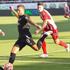 James erra penal y asiste en victoria de Olympiacos ante OFI