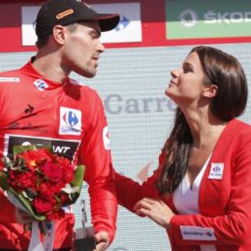 Tom Dumoulin ejerce de l¨ªder en su primer podio en la Vuelta.