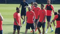 Douglas en un entrenamiento del Barcelona. 