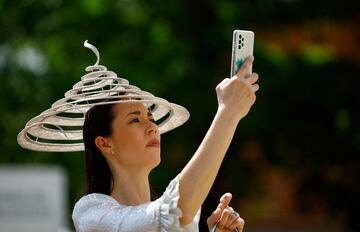 En el hip¨®dromo de Ascot, ciudad al sur de Inglaterra, donde se celebra la tradicional y pintoresca carrera de caballos con la presencia de la familia real brit¨¢nica.