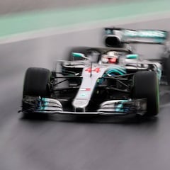 Hamilton y Sainz vuelan en la lluvia de Hungría