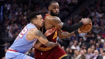 SACRAMENTO, CA - JANUARY 13: LeBron James #23 of the Cleveland Cavaliers is guarded by Matt Barnes #22 of the Sacramento Kings at Golden 1 Center on January 13, 2017 in Sacramento, California. NOTE TO USER: User expressly acknowledges and agrees that, by downloading and or using this photograph, User is consenting to the terms and conditions of the Getty Images License Agreement.   Ezra Shaw/Getty Images/AFP
 == FOR NEWSPAPERS, INTERNET, TELCOS &amp; TELEVISION USE ONLY ==