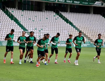 El Córdoba, en pleno entrenamiento.