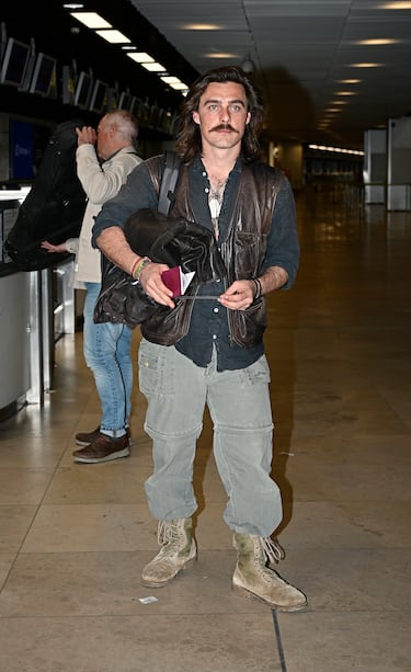 Alvar Seguí de la Quadra-Salcedo en el Aeropuerto Adolfo Suárez Madrid-Barajas para viajar a Honduras. 
 
 
 