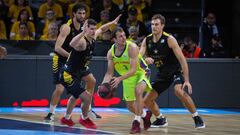 El Iberostar doblega al líder con un gran Abromaitis