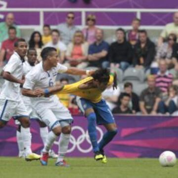 Neymar y Peralta se enfrentaron por primera vez en los JJOO de Londres 2012.