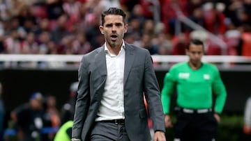 Guadalajara's coach Fernando Gago gestures during the Mexican Clausura tournament football match between Guadalajara and Toluca at the Akron stadium in Guadalajara, Jalisco state, Mexico, January 30, 2024. (Photo by ULISES RUIZ / AFP)