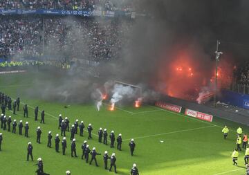Así fueron los disturbios por el descenso del Hamburgo