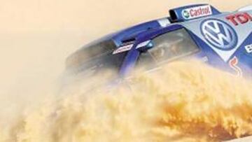 <b>ARENA TRAICIONERA. </b>Sainz comprobó ayer cómo la arena del desierto puede dejarte sin una carrera.