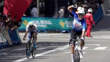 OVIEDO, 27/04/2025.- El español Marc Soler (UAE Team Emirats) se proclama ganador de la última etapa de la 67º Vuelta a Asturias y de la general este domingo en Oviedo. EFE/Paco Paredes