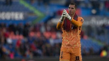 Joel Robles, tras un partido.