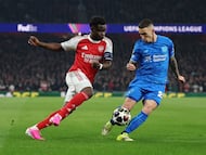 Soccer Football - UEFA Champions League - Round 16 - Second Leg - Arsenal v Bayer Leverkusen - Emirates Stadium, London, Britain - March 17, 2026 Arsenal's Bukayo Saka in action with Bayer Leverkusen's Alex Grimaldo Action Images via Reuters/Andrew Boyers
