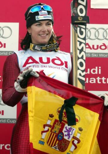 Mar赤a Jos谷 Rienda en la Giant Slalom World Cup Crystal.