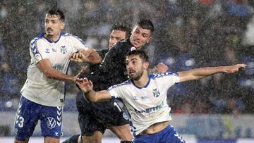 Momento del partido entre el Tenerife y el Ibiza.