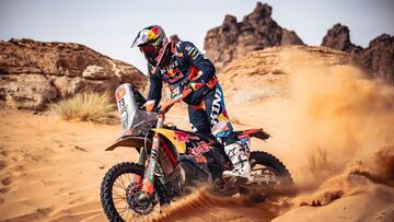 Canet con la KTM en el Dakar
