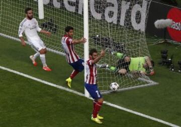 Raúl García tras el gol de Godín al Real Madrid en la final de la Champions League 2014 en Lisboa.