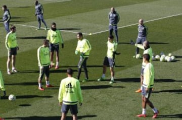 Gran ambiente en el entrenamiento del Real Madrid tras el derbi