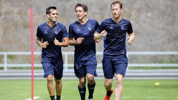 Juanmi, Mikel Oyarzabal y Zurutuza, jugadores de la Real Sociedad.