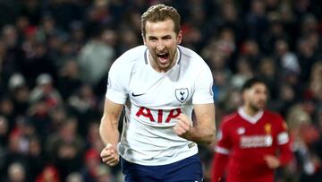 Kane celebra su gol al Liverpool.