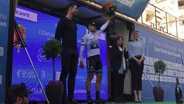 Trentin celebra su triunfo en la Vuelta a Valencia.