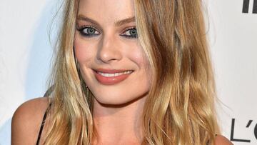Margot Robbie posa a su llegada a los Marie Claire's Image Maker Awards 2017. La actriz dará vida a la patinadora Tonya Harding en su biopic en la gran pantalla.