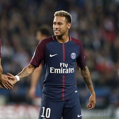 Los mejores vídeos de la jornada: piscinazo con lesión, Coentrao seca a Messi...