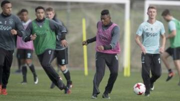 Sánchez y Casierra regresan a entrenamientos con Ajax