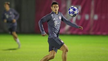 James y Rafinha se divierten en la práctica previa al clásico