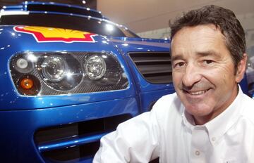 El francés tan solo necesitó un año de experiencia para imponer su ley en el desierto y pasó de ser Campeón de Francia de Rallyes con un Renault 5 Turbo, a conquistar el Dakar en 1993 junto a Mitsubishi. La firma japonesa le acompañó en su etapa más laureada de la prueba pero también, en uno de los momentos más críticos que vivió Saby en la carrera. El francés, que en 1996 seguía siendo la gran baza de la firma nipona para batir a Citroen, dio el susto en la tercera etapa de esa edición rumbo a Smara. Su Montero 4x4 voló por los aires dando una vuelta de campana, pero afortunadamente tanto piloto como copiloto salieron ilesos y acabaron la carrera en una meritoria séptima posición de la general.