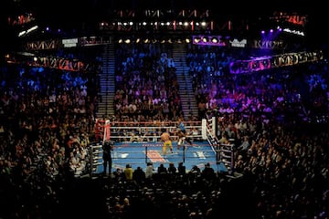 Yendo al parné, abruman las cifras que generó el combate del 2 de mayo de 2015 entre el estadounidense Floyd Mayweather Jr. Y el filipino Manny Pacquiao. Se disputó en el casino MGM Grand de Las Vegas (EE UU), uno de los templos pugilísticos del planeta, y se vendieron 16.219 entradas para unos ingresos de taquilla de 72.198.500 dólares (62.273.992 de euros al cambio actual). Superó al anterior récord, en un Mayweather vs Álvarez de 2013 por más de 20 millones con casi las mismas entradas vendidas.  