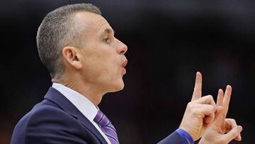 CHICAGO, ILLINOIS - DECEMBER 07: Head coach Billy Donovan of the Oklahoma City Thunder gives instructions to his team against the Chicago Bulls at the United Center on December 07, 2018 in Chicago, Illinois. The Bulls defeated the Thunder 114-112. NOTE TO USER: User expressly acknowledges and agrees that, by downloading and or using this photograph, User is consenting to the terms and conditions of the Getty Images License Agreement.   Jonathan Daniel/Getty Images/AFP
 == FOR NEWSPAPERS, INTERNET, TELCOS &amp; TELEVISION USE ONLY ==