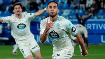 VITORIA , 18/10/2024.- El centrocampista marroquí del Real Valladolid Anuar celebra tras anotar un tanto durante el partido de LaLiga entre el Alavés y el Real Valladolid, este viernes en el estadio de Mendizorroza. EFE/ ADRIAN RUIZ HIERRO